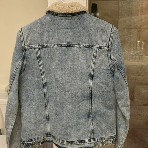 Women’s size M Old Navy, Sherpa lined Jean jacket - Picture 5 of 6